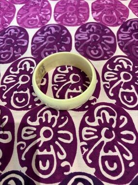 Gorgeous ivory bracelet